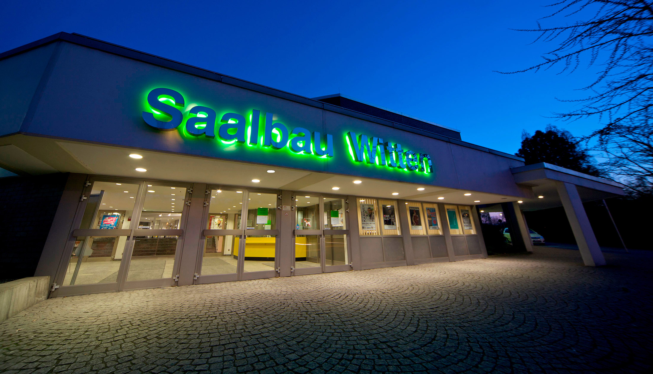 IDENTITY  / DIALOGUE